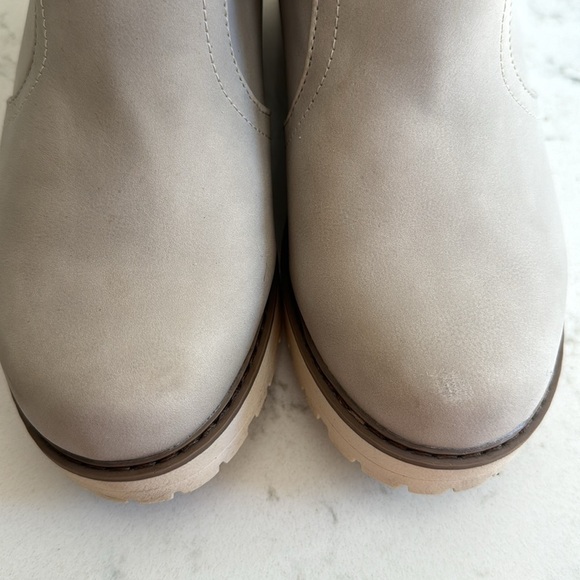 DV by Dolce Vita Sherpa Trim Faux Leather Cold Weather Ankle Boots Size 4 - Picture 5 of 8